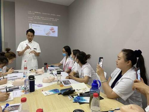 前十名的醫(yī)美培訓(xùn)學(xué)校如何選擇微整形學(xué)校呢?